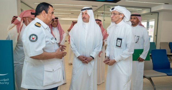 سفير المملكة العربية السعودية لدى مملكة البحرين يقوم بزيارة جسر الملك فهد