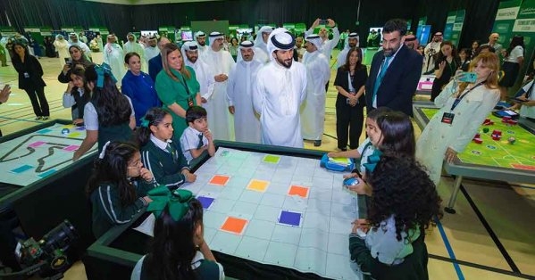 بالصور.. ناصر بن حمد يشهد ختام "قمة التكنولوجيا"