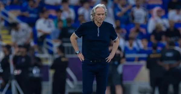 الهلال السعودي يقيل مدربه جيسوس.. ويكشف عن بديله المؤقت