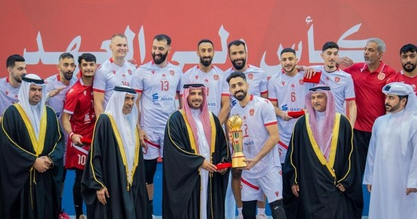 سمو الشيخ محمد بن سلمان يتوج المحرق بكأس سمو ولي العهد لـ 'الطائرة'