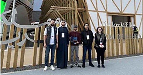 بحرينيون يطورون لعبة "سفينة الزمن" في جناح البحرين في "إكسبو 2025" باليابان