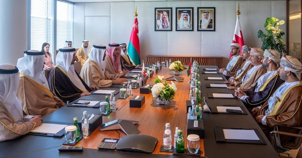 وزير المالية بسلطنة عمان يزور "ممتلكات" ومجلس التنمية الاقتصادية