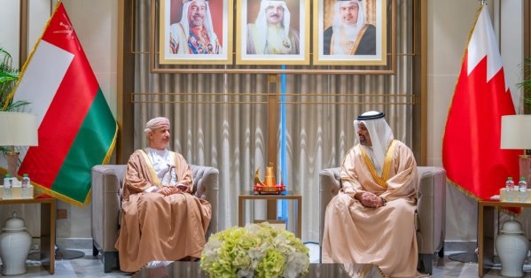 وزير المالية والاقتصاد الوطني يؤكد على الحرص المتبادل على مواصلة تطوير العلاقات البحرينية العمانية والدفع بها نحو آفاق أرحب