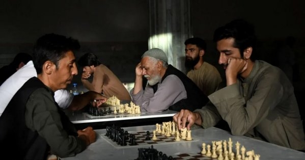 طالبان تحظر الشطرنج في أفغانستان.. ما السبب؟