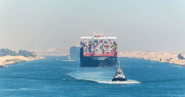 رئيس هيئة قناة السويس: ندرس تقديم خصم بين 12 و15% على رسوم العبور