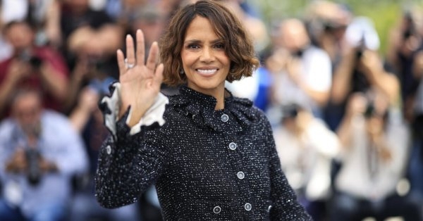هالي بيري تُعلق على إمكانية تجسيد جيمس بوند
