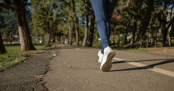 دراسة: المشي اليومي يخفض خطر الإصابة بـ 13 نوعا من السرطان