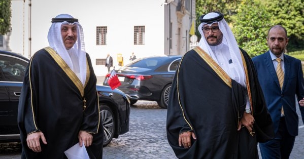سمو الشيخ عيسى بن سلمان بن حمد يشارك في مراسم تنصيب قداسة البابا روبرت بريفوست (ليو الرابع عشر)