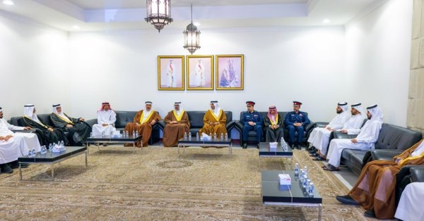 سمو محافظ الجنوبية يلتقي بعدد من أهالي منطقة الزلاق