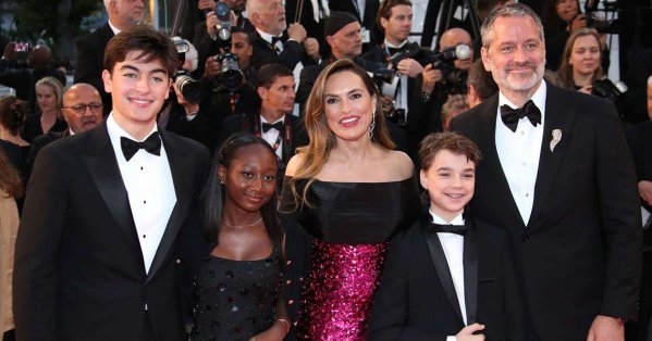 ماريسكا هارجيتاي تكشف أسرارًا عائلية في "My Mom Jayne"