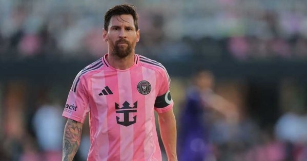 لم يسجله بقدمه اليسرى.. ميسي يكشف "أفضل هدف" في مسيرته