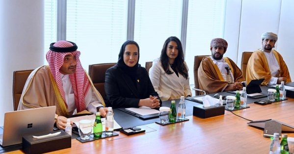 وزيرة الإسكان والتخطيط العمراني تبحث سبل التعاون مع نظيرها العُماني