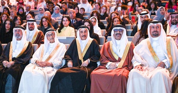الشيخ خالد بن عبد الله يحضر حفل تخريج طلبة "الرفاع فيوز"