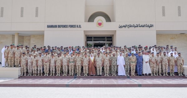 القائد العام لقوة دفاع البحرين يستقبل بعثة الحج التابعة لـ "القوة"
