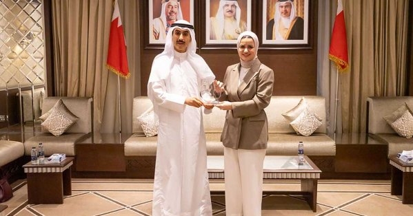 وزيرة شؤون الشباب تستقبل سفير دولة الكويت لدى البحرين
