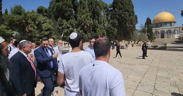 وزير الأمن القومي الإسرائيلي بن غفير يقتحم باحات المسجد الأقصى