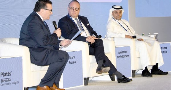مسؤولون: الطاقة المتجددة بطيئة في خفض الانبعاثات