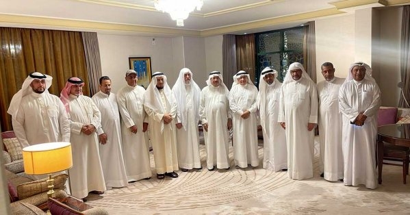 رئيس بعثة البحرين للحج يزور عددًا من حملات الحج البحرينية بمكة المكرمة
