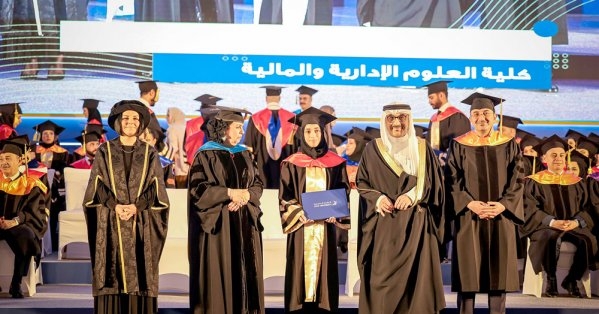 الجامعة الخليجية تخرج الفوج الحادي والعشرين والدفعـة الأولـى مـن برامـج جامعـة 'نـورثهامبتـون'