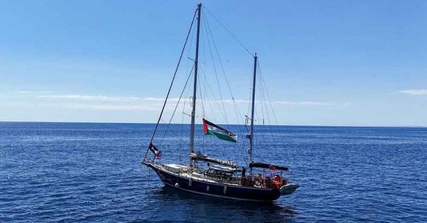 إسرائيل تمنع سفينة مساعدات يقودها ناشطون من بلوغ غزة