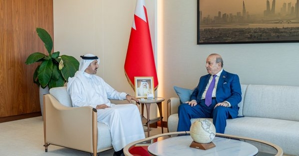 وزير المواصلات يشيد بجهود السفير الفلسطيني في تعزيز العلاقات البحرينية الفلسطينية