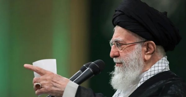 خامنئي: إسرائيل لن تبقى سالمة ولن نلجأ لأنصاف الحلول في ردنا