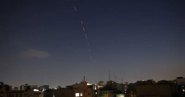 إيران تعلن إسقاط مقاتلة إسرائيلية واعتقال طيارها.. وتل أبيب تنفي