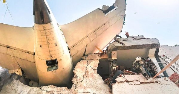 سهم 'بوينغ' يهبط بعد تحطم الطائرة الهندية