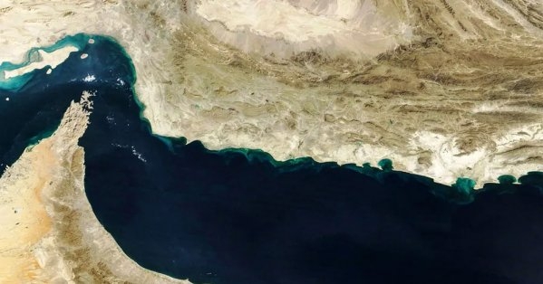إيران تدرس إغلاق مضيق هرمز.. ماذا يعني ذلك؟