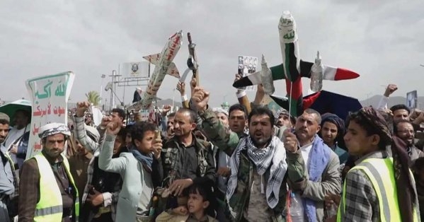 الحوثيون: استهدفنا إسرائيل بالصواريخ بالتنسيق مع إيران