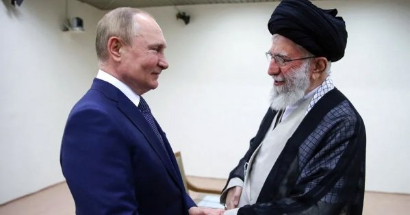 بعد حديثه مع ترامب.. بوتين ينقل "تحذيرا صريحا" إلى خامنئي