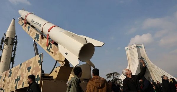مستشار الأمن الإسرائيلي: طهران لا تزال تملك آلاف الصواريخ