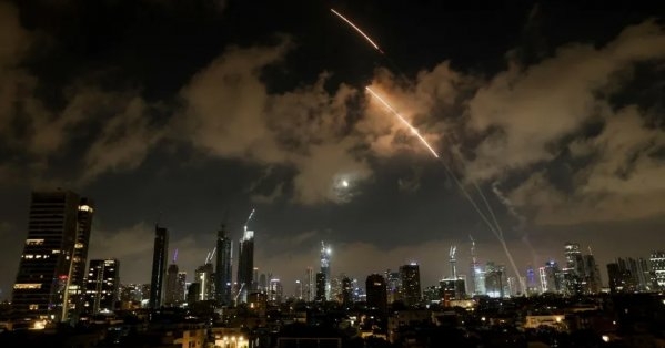 اليوم السادس: إسرائيل تقصف منشأة صواريخ إيرانية... و"دعوة للاستسلام" وسط ترقّب عالمي لقرار ترامب