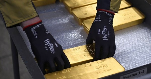 الذهب يفقد بريقه ويتجه نحو تسجيل أول انخفاض في 3 أسابيع