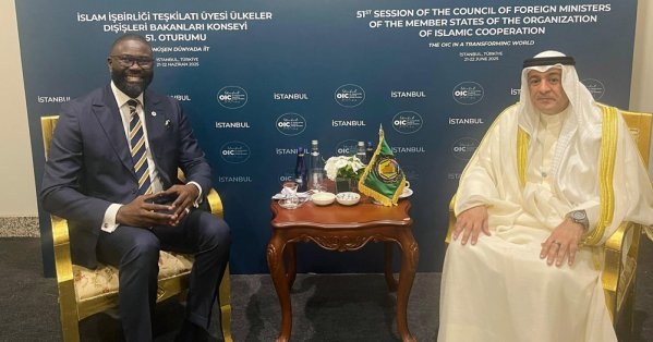 البديوي يلتقي برئيس البعثة الإقليمية للجنة الدولية للصليب الأحمر لدول مجلس التعاون