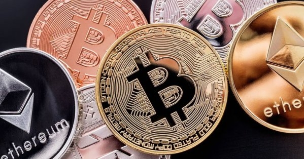 بيتكوين تتجاوز 101 ألف دولار.. انتعاش العملات المشفرة بعد التراجع