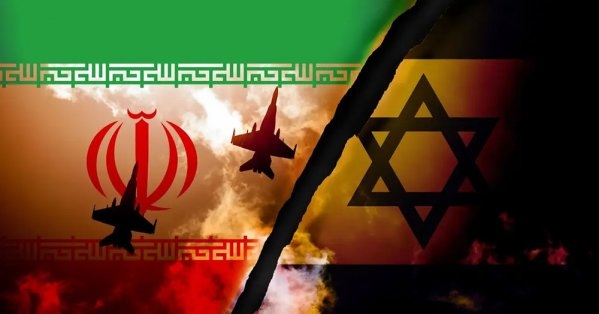 تفاصيل الصفقة الإيرانية الإسرائيلية.. هكذا فاجأ ترامب فريقه