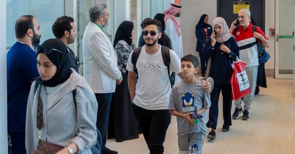 360 مواطنًا يعودون من إيران على متن طائرتين قادمتين تركمانستان