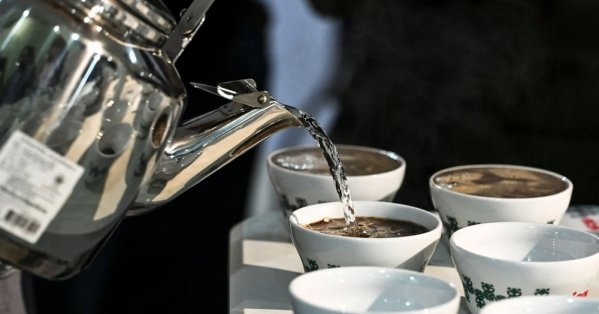 الإفراط في القهوة خلال الطقس الحار.. خطر خفي على صحتك