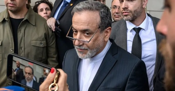 استئناف المحادثات النووية بين طهران والقوى الأوروبية الجمعة في إسطنبول