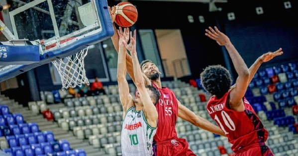 الجزائر يواصل الزحف بثبات
