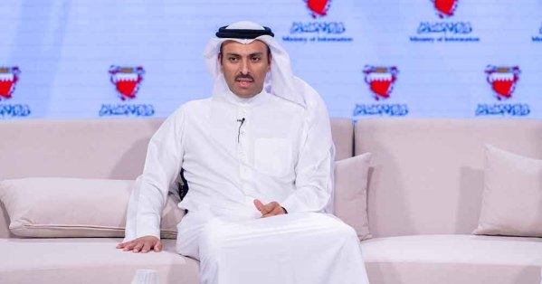 وزير الإعلام يشيد بتميز الشباب البحريني وقدرته على الإبداع في مسارات العمل الوطني كافة