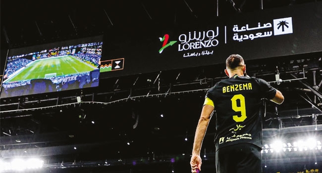 اقترب من مزاحمة هدافي روشن.. بنزيما.. رقم قياسي تاريخي مع الاتحاد