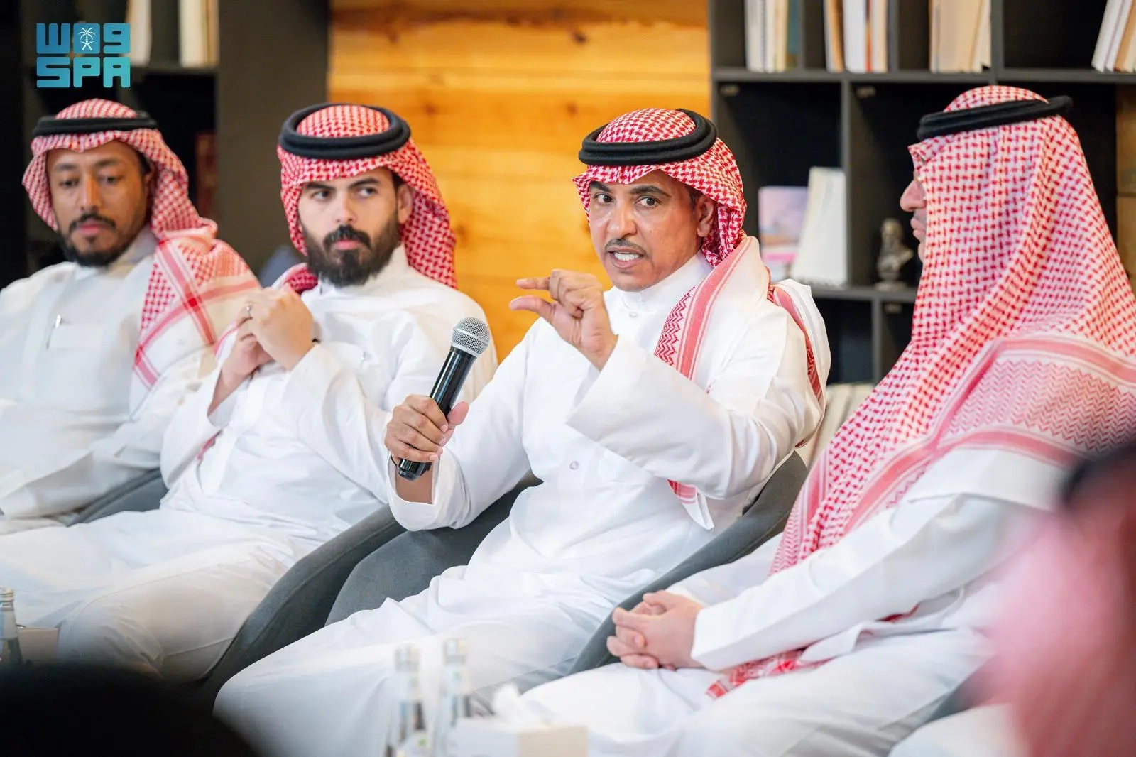 وزير الإعلام يستهل مبادرة 'نبض الإعلام' باللقاء الأول مع صنَّاع البودكاست