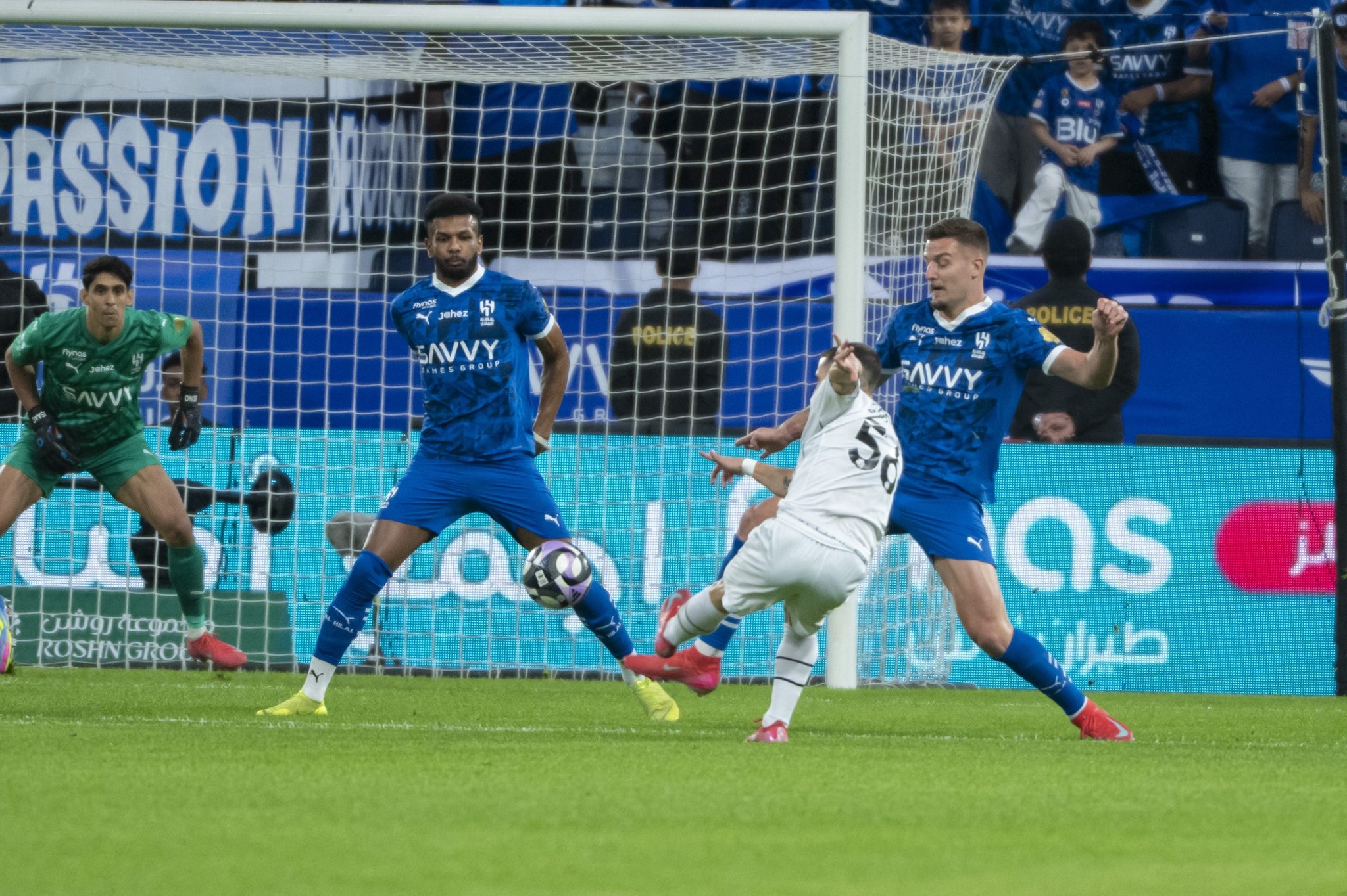 التعادل الإيجابي يحسم الشوط الأول بين الهلال والشباب