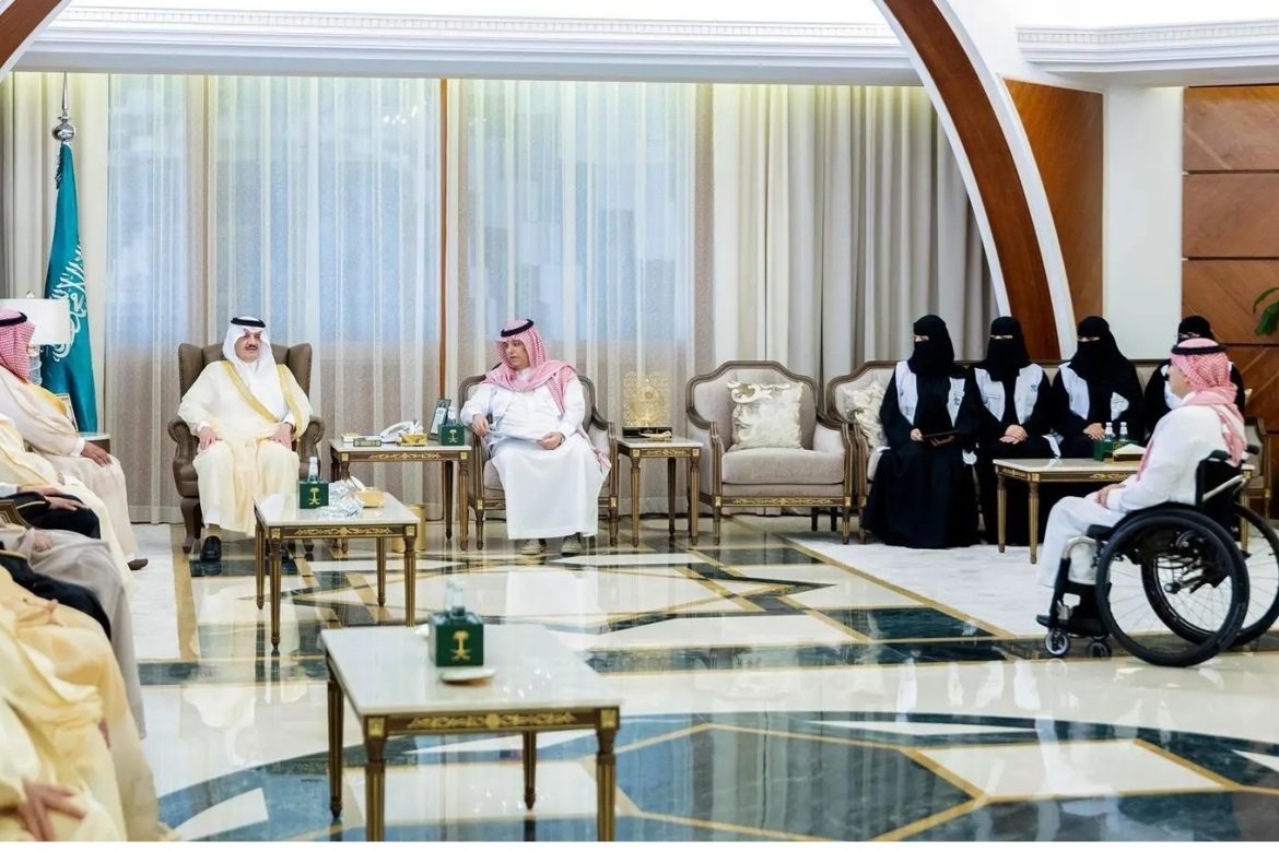 أمير الشرقية يُدشن مبادرة 'خدمتكم فخر واعتزاز' لخدمة ضيوف الرحمن