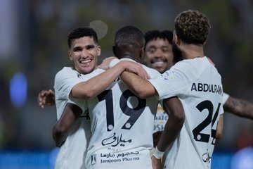 الاتحاد يتغلب على الشباب بثلاثية