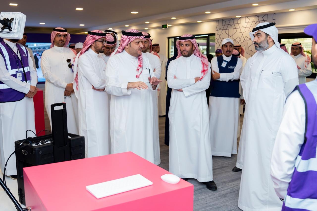 وزير الاتصالات يتفقد ميدانيًا جاهزية القطاع التقني وشبكات الاتصالات لتقديم تجربة حج استثنائية لضيوف الرحمن