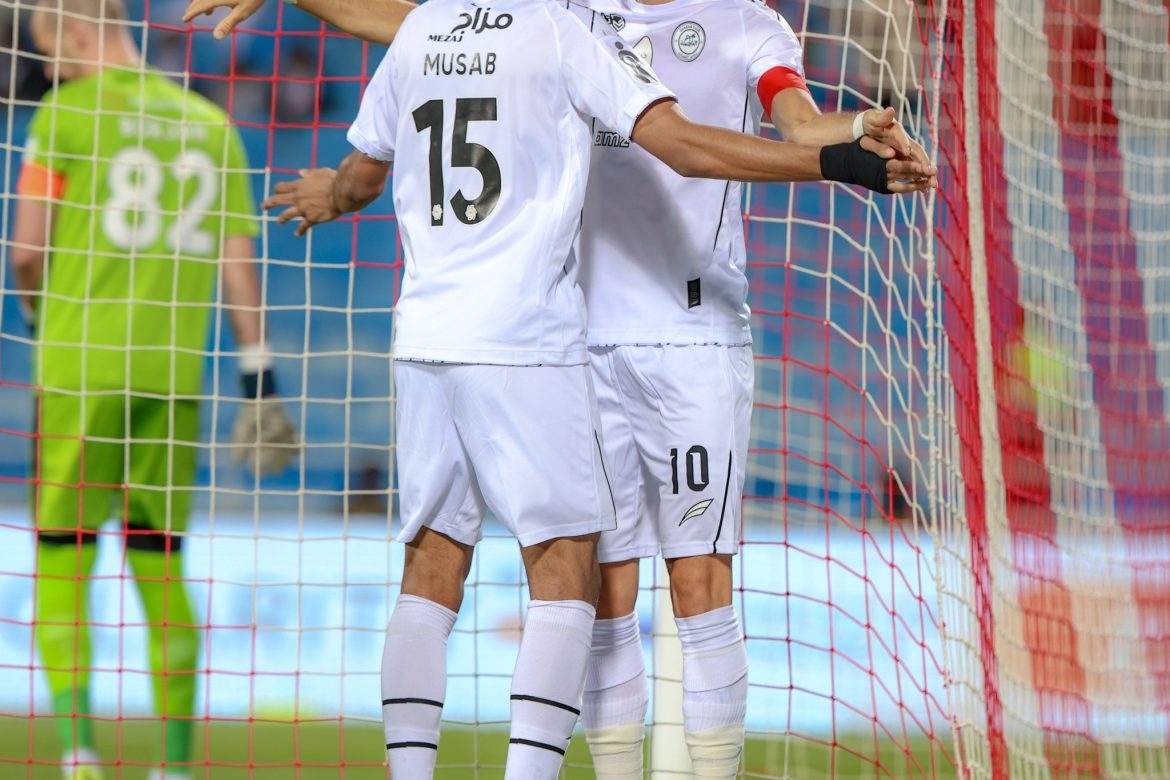 الشباب يعبر الرياض بثلاثية في روشن