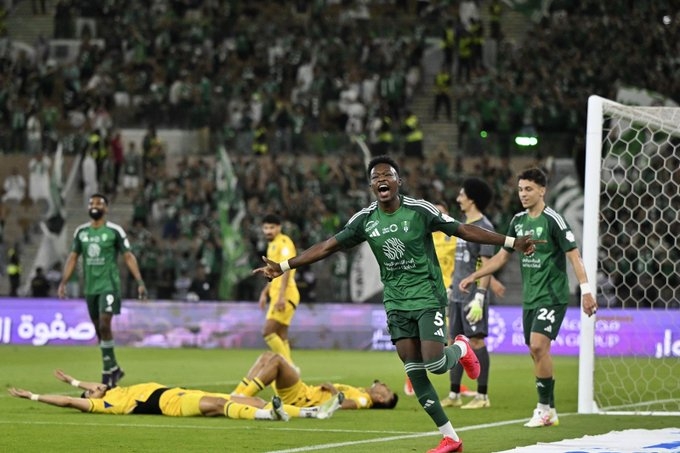 الأهلي يتغلب على التعاون بثنائية